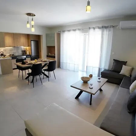 West Coast House 1 * Kárisztosz