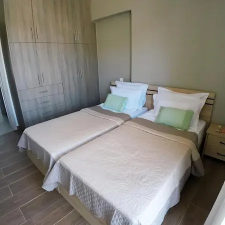West Coast House 1 * Kárisztosz
